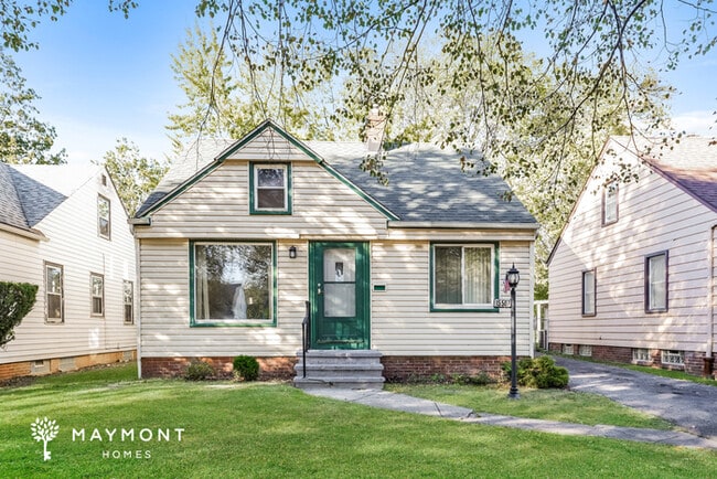 property at 15507 Cloverside Ave