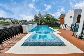 5327 S Braeswood Blvd in Houston, TX - Building Photo - Building Photo