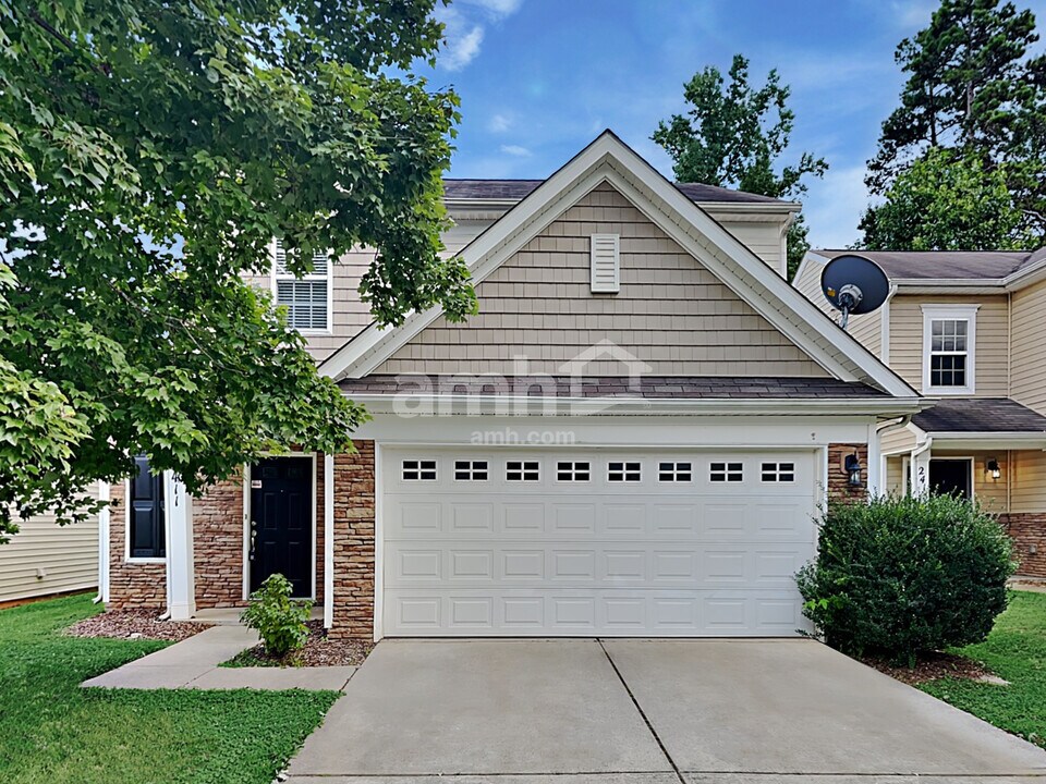 2411 Cairns Mill Ct in Charlotte, NC - Building Photo