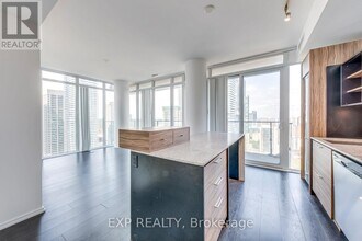 75 St Nicholas St in Toronto, ON - Building Photo - Building Photo