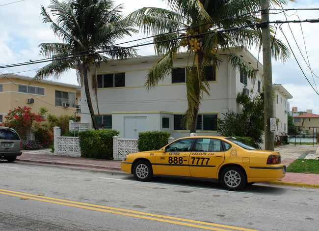 7805 Crespi Blvd in Miami Beach, FL - Foto de edificio - Building Photo