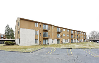 Pine Aire in Southfield, MI - Foto de edificio - Building Photo