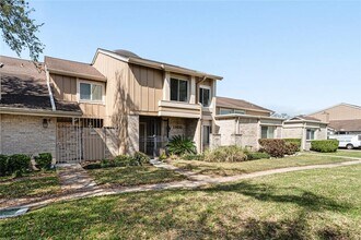 11614 Village Pl Dr in Houston, TX - Building Photo - Building Photo