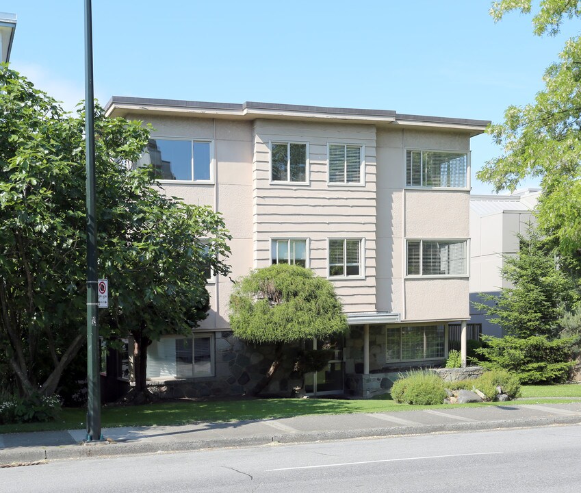 The St Basil in Vancouver, BC - Building Photo