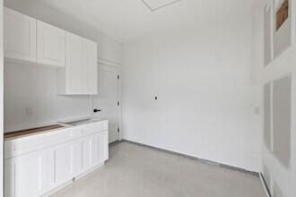 Newer 3/2 home all tile, Unit 4 in Ft. Myers, FL - Building Photo - Building Photo