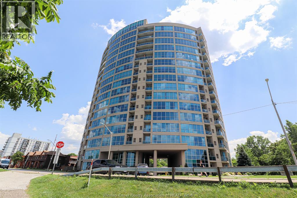 1225 Riverside Dr W in Windsor, ON - Building Photo