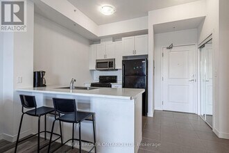 5010-5010 Corporate Dr in Burlington, ON - Building Photo - Building Photo