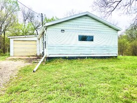 G2201 Utley Rd in Flint Township, MI - Building Photo