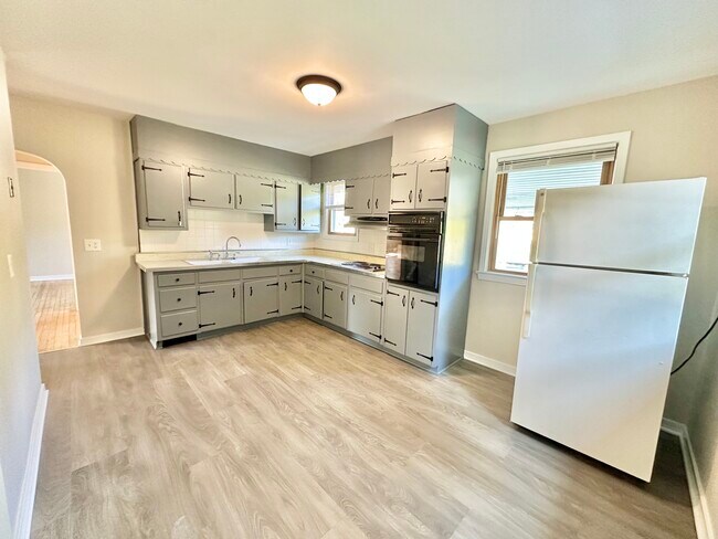 109 Grand St, Unit 1UnitA in Highland, NY - Building Photo - Building Photo