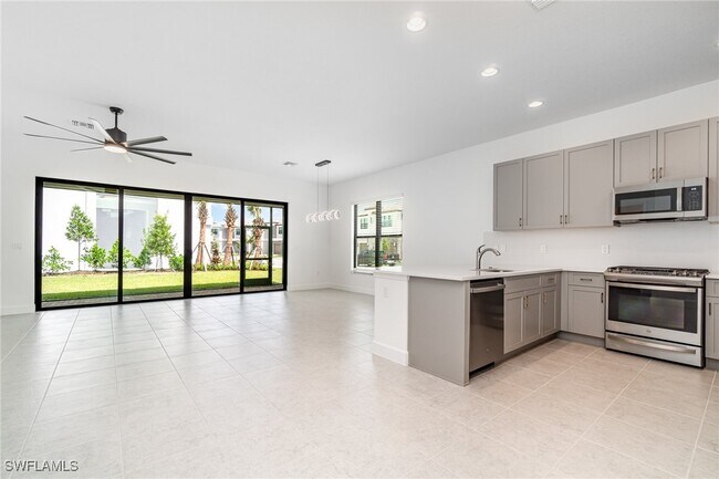 20472 Estero Xing Blvd in Estero, FL - Building Photo - Building Photo