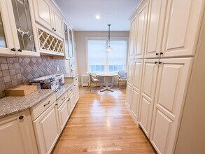 28 Marshal St, Unit 3 in Brookline, MA - Building Photo - Building Photo