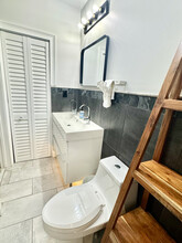 4710 Pine Tree Dr, Unit #46 in Miami Beach, FL - Building Photo - Building Photo
