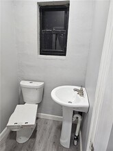 602 WARWICK Ave in Warwick, RI - Foto de edificio - Building Photo