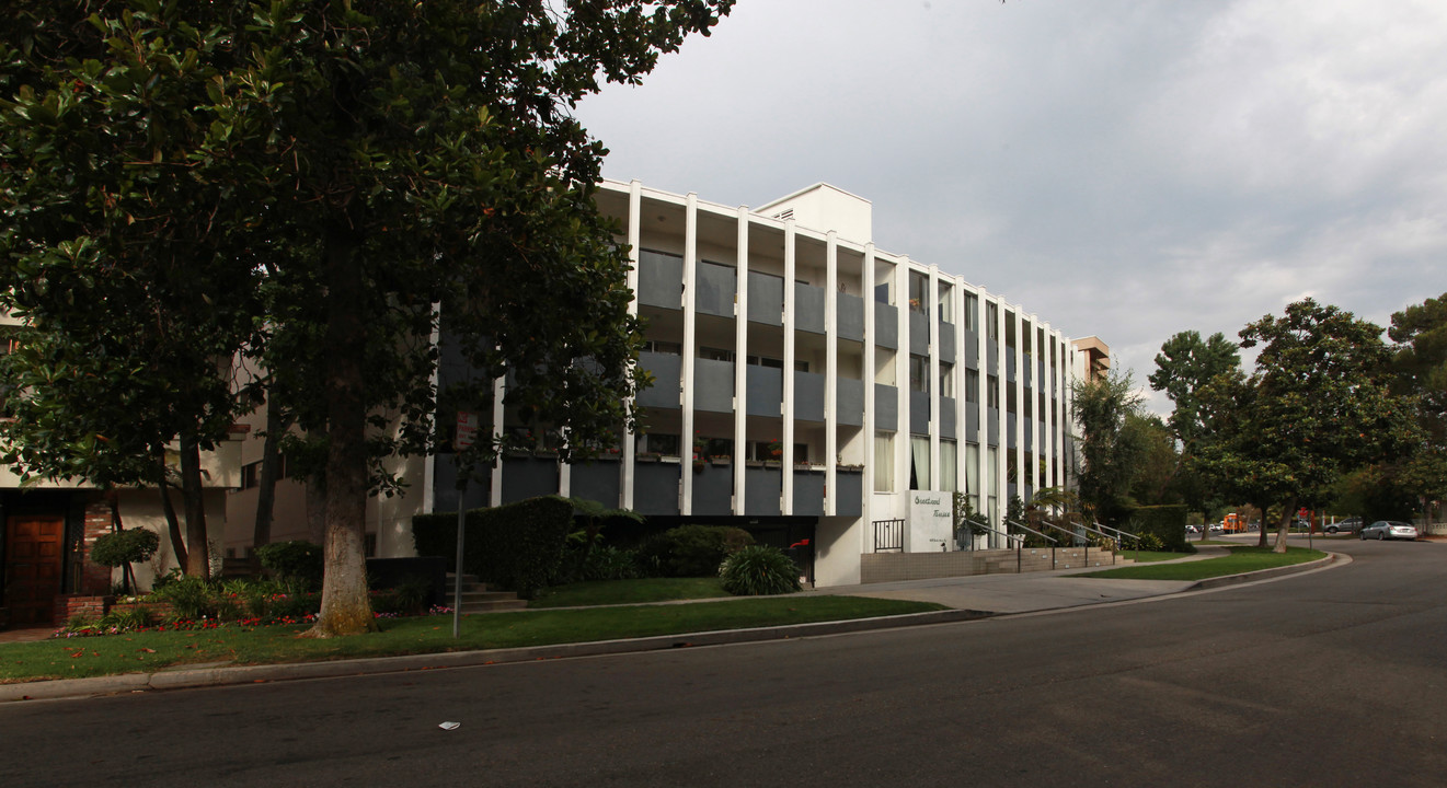 Brentwood Terrace in Los Angeles, CA - Building Photo