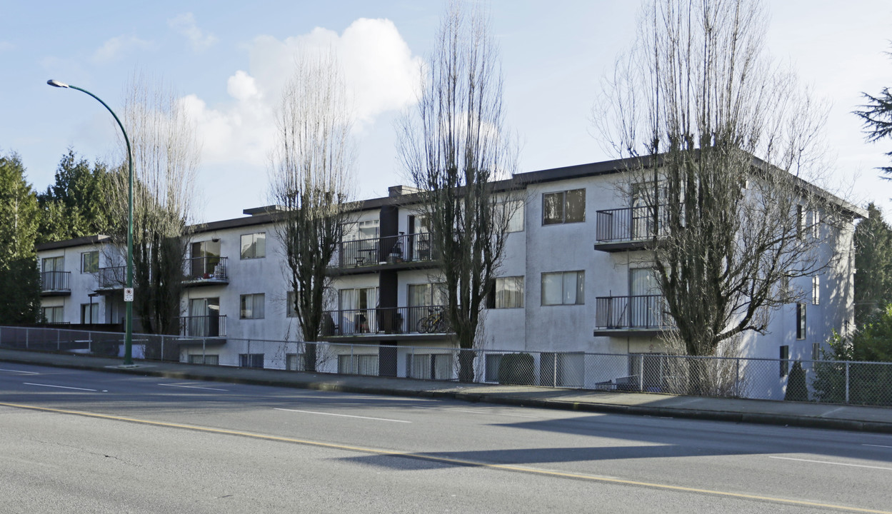 Centennial Manor in Burnaby, BC - Building Photo