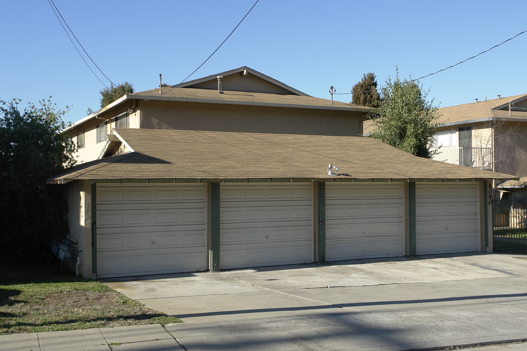 8090 Greenridge Dr in Oakland, CA - Building Photo