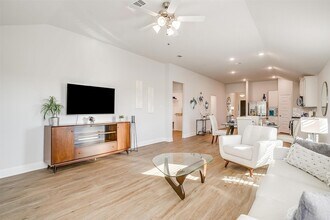 6618 Ellesmere Dr in Greenville, TX - Foto de edificio - Building Photo