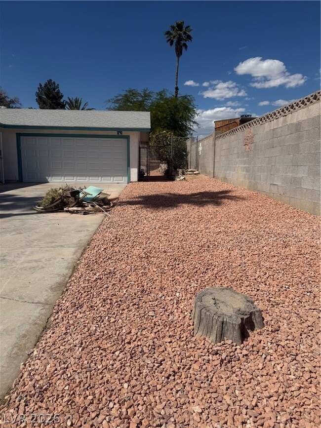 6158 Woodbury Ave in Las Vegas, NV - Building Photo - Building Photo