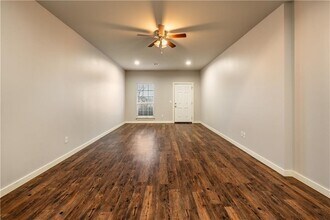 317 Copper Oaks Dr in Centerton, AR - Foto de edificio - Building Photo