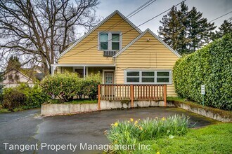 6315 E Burnside St in Portland, OR - Building Photo - Building Photo