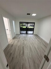 15471 Turnbull Dr in Miami Lakes, FL - Building Photo - Building Photo