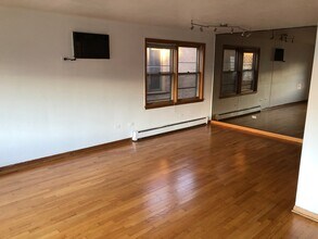 2327 73rd Ave in Elmwood Park, IL - Foto de edificio - Building Photo