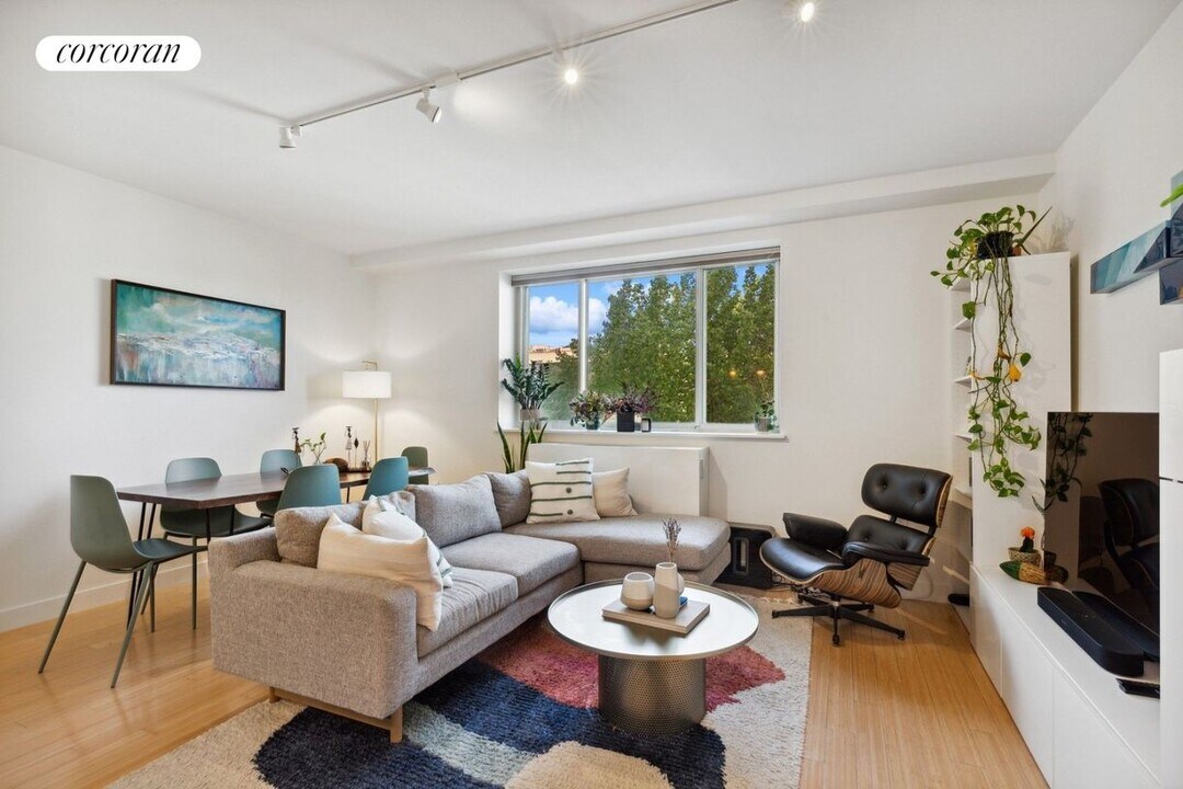 301 W 115th St in New York, NY - Building Photo