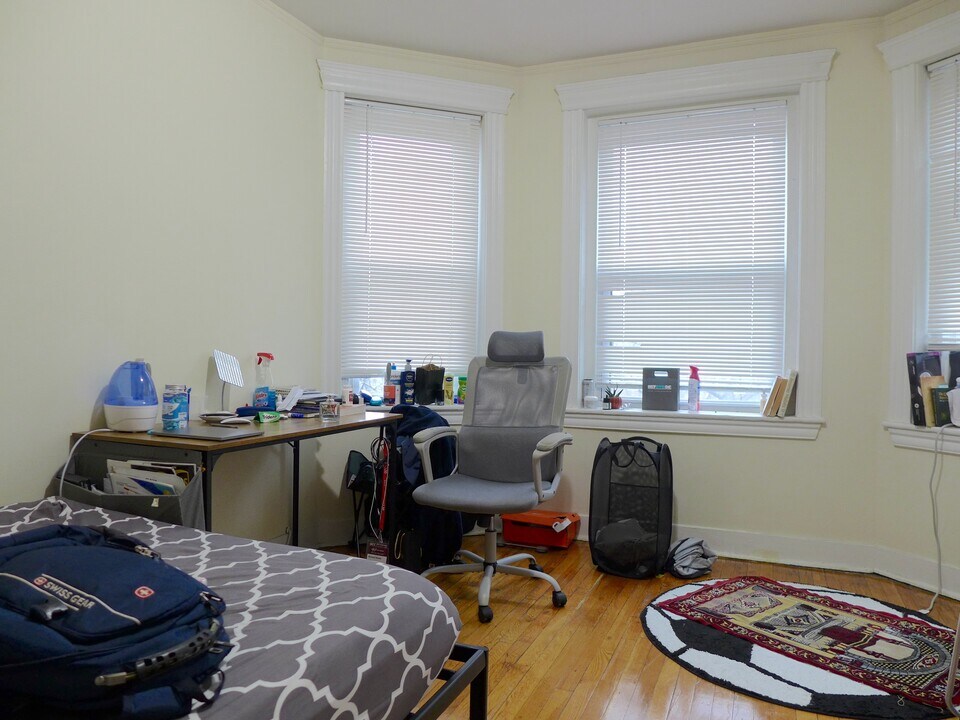 7 Netherlands Rd in Brookline, MA - Building Photo