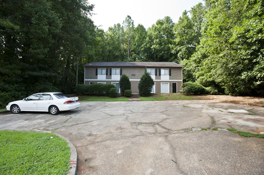 6495 Bannor Ln in Peachtree Corners, GA - Building Photo