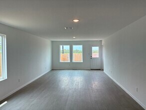 9747 Garnet Grv in San Antonio, TX - Building Photo - Building Photo