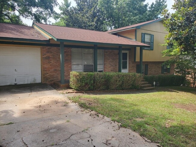 property at 3762 Fairington Dr