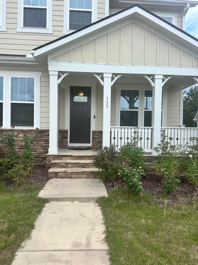 113 Crested Coral Dr in Holly Springs, NC - Building Photo - Building Photo