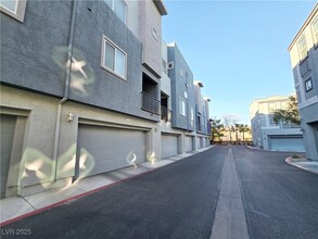 9050 W Tropicana Ave in Las Vegas, NV - Building Photo - Building Photo