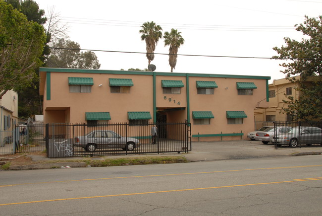 6914 Fulton Ave in North Hollywood, CA - Foto de edificio - Building Photo