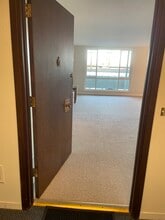 1700 San Carlos Ave, Unit 106 in San Carlos, CA - Building Photo - Building Photo