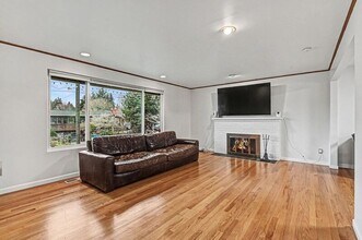 7028 39th Ave NE in Seattle, WA - Building Photo - Building Photo