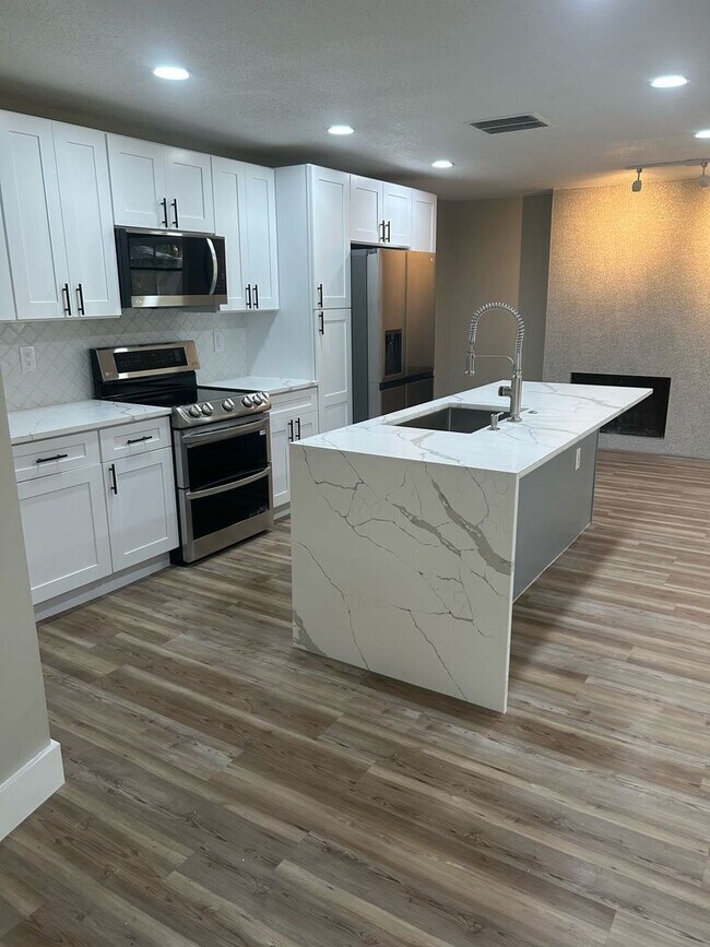 943 Spanish Oaks Blvd in Palm Harbor, FL - Building Photo - Building Photo
