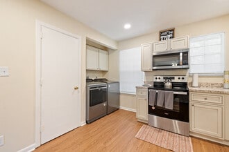 Jackson Properties in Tallahassee, FL - Building Photo - Interior Photo