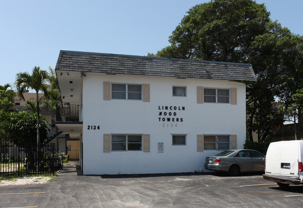 Lincoln Wood Towers in Hollywood, FL - Building Photo