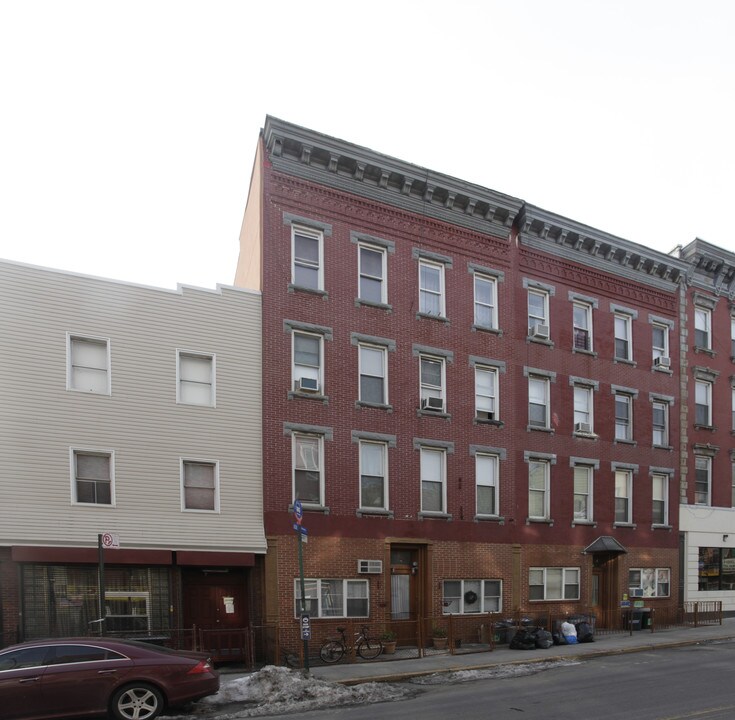 182 Greenpoint Ave in Brooklyn, NY - Building Photo