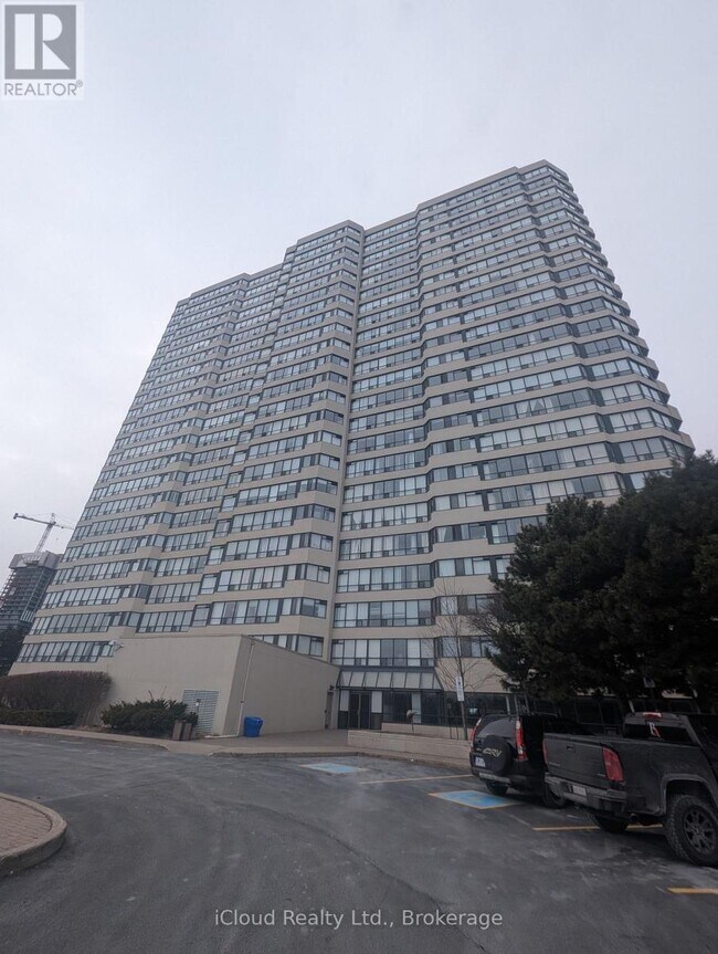 400 Webb Dr in Mississauga, ON - Building Photo - Building Photo