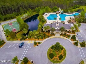 325 Richmond Dr in Saint Johns, FL - Building Photo