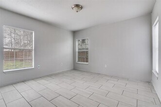 7911 Wanebe Dr in Dallas, TX - Building Photo - Building Photo