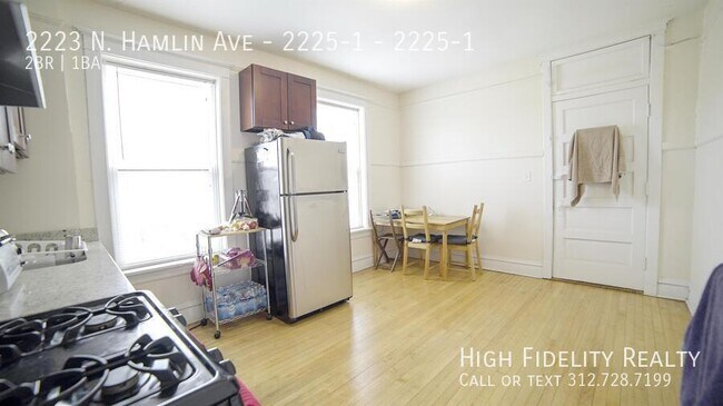 2223 N Hamlin Ave in Chicago, IL - Building Photo - Building Photo