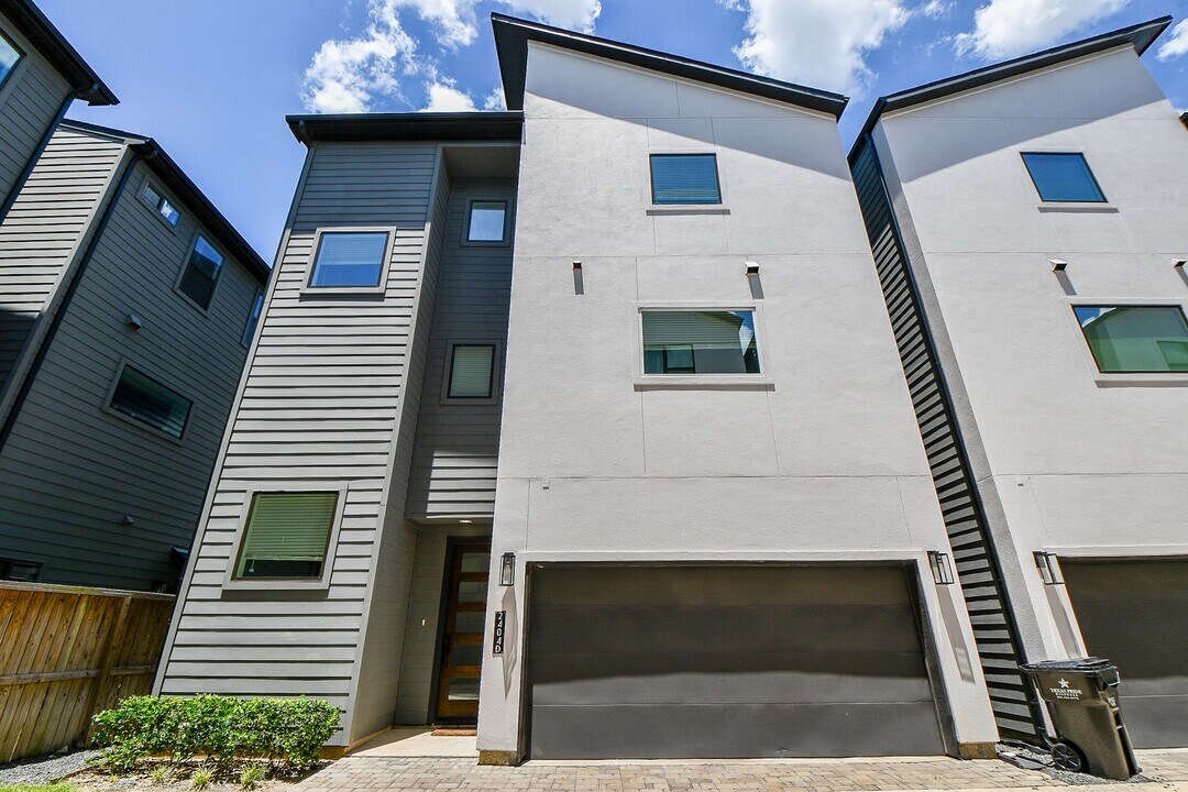 2404 Hadley St in Houston, TX - Building Photo