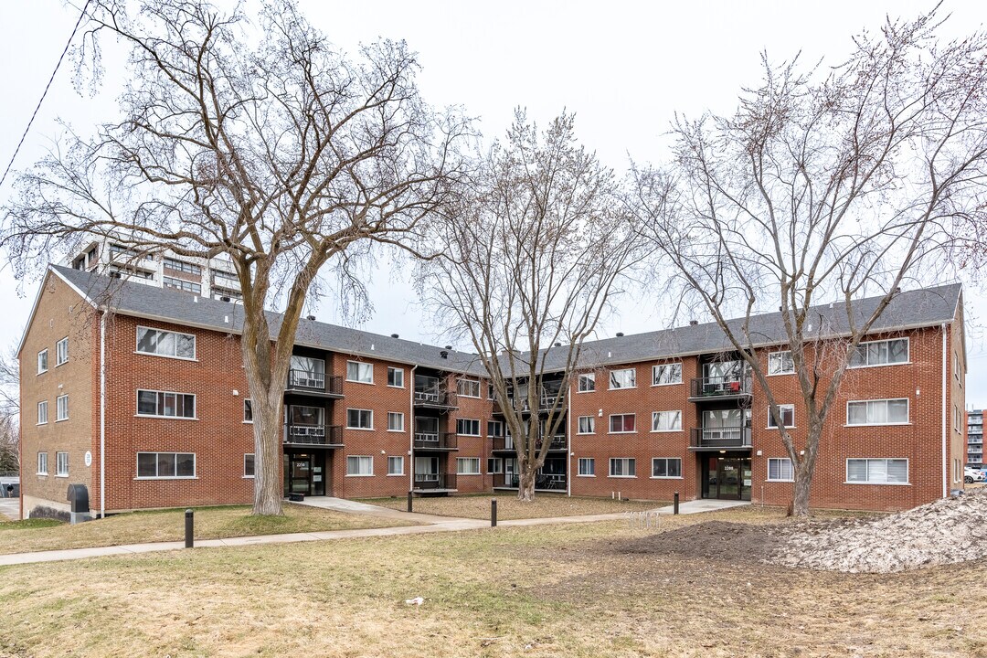 2210 Mackay St in Québec, QC - Building Photo