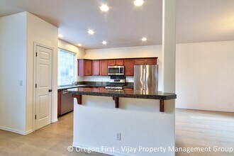 10568 SW Washington St in Portland, OR - Building Photo - Building Photo