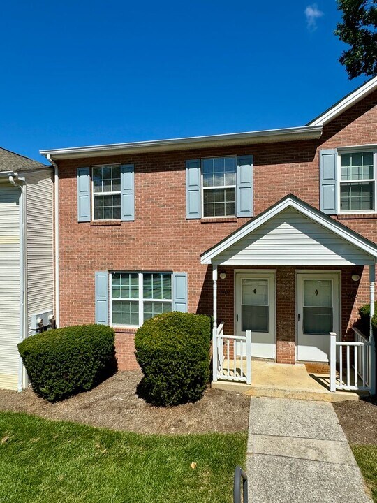 1402 Christine Ct in Blacksburg, VA - Building Photo