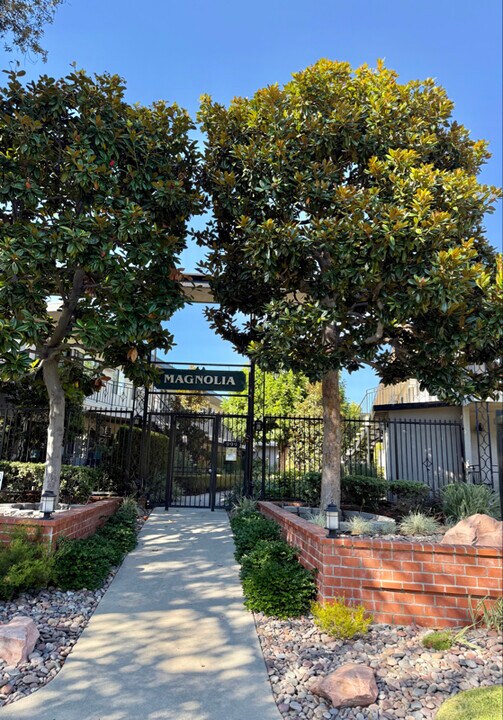 999 Locust St in Pasadena, CA - Foto de edificio