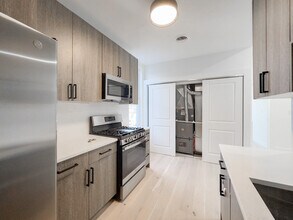 2129 N Bingham St, Unit M09H in Chicago, IL - Foto de edificio - Building Photo